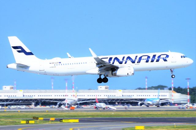 Airbus A321 (OH-LZT)