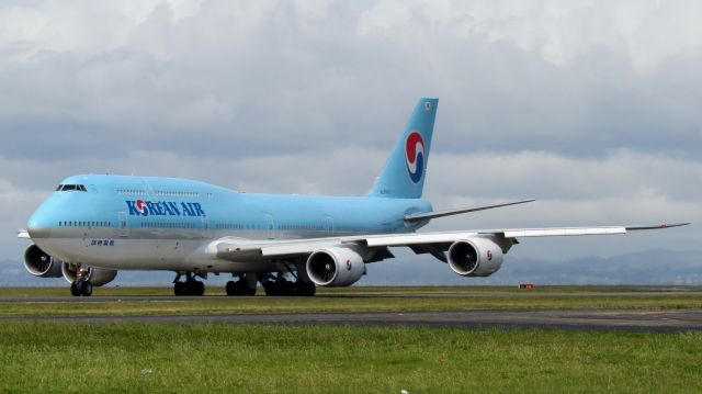 BOEING 747-8 (HL7632) - Quite a nice treat over summers here at AKL.