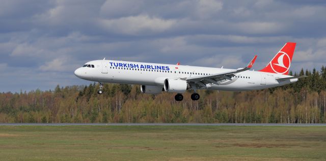 Airbus A321 (TC-LSC)