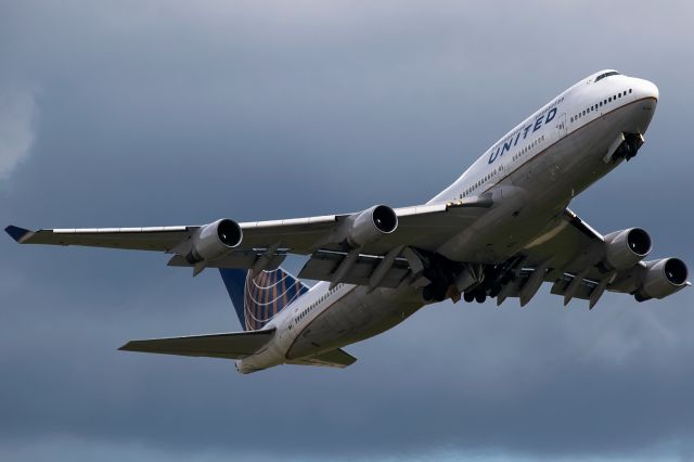 Boeing 747-400 (N177UA) - bad weather in Frankfurt