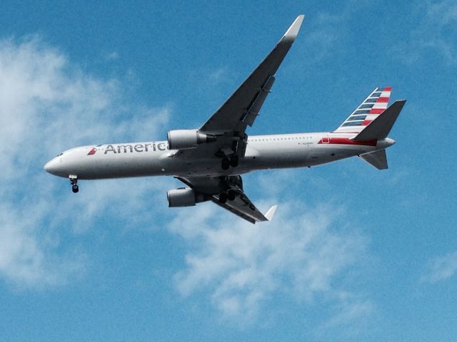 BOEING 767-300 (N397AN)