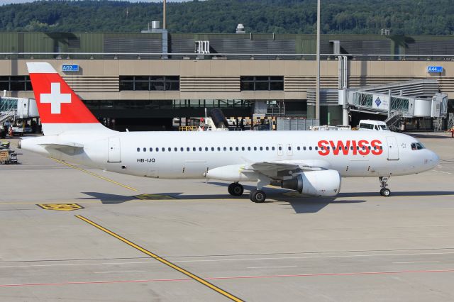Airbus A320 (HB-IJQ)