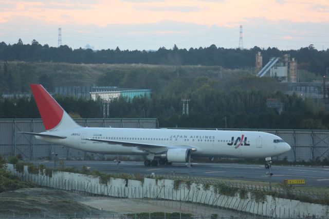 BOEING 767-300 (JA611J)