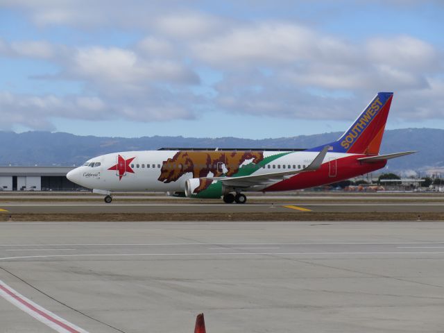 Boeing 737-700 (N609SW) - Southwests California livery