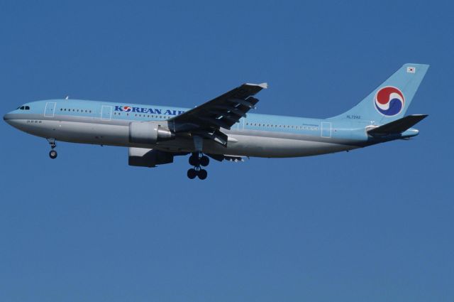Airbus A300F4-600 (HL7242) - Final Approach to Narita Intl Airport Rwy34L on 1993/10/11
