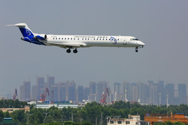 Canadair Regional Jet CRJ-900 (B-7692)