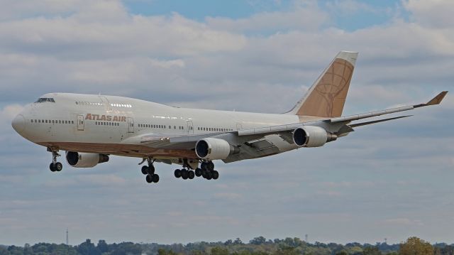 Boeing 747-400 (N263SG) - October 13, 2018 -- The Baltimore Ravens arrive on runway 2C for a Sunday, October 14, 2018, game against the Tennessee Titans.