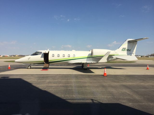 Learjet 60 (N811RA)
