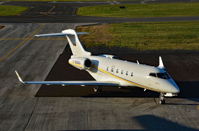 Bombardier Challenger 300 (C-GDGO)