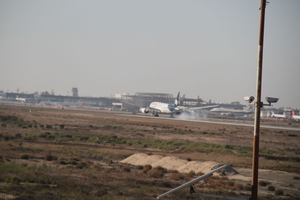 Boeing 787-8 (N966AM) - FINAL APPROACH 27 MMTJ