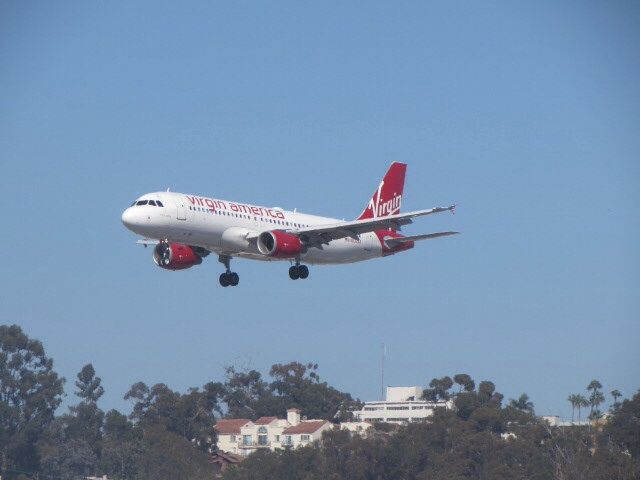 Airbus A319 (N634VA) - Virgin America Airbus A319 landing at San Diego