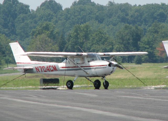 Cessna 152 (N704CM) - a little optical distortion from the heat on the pavement!