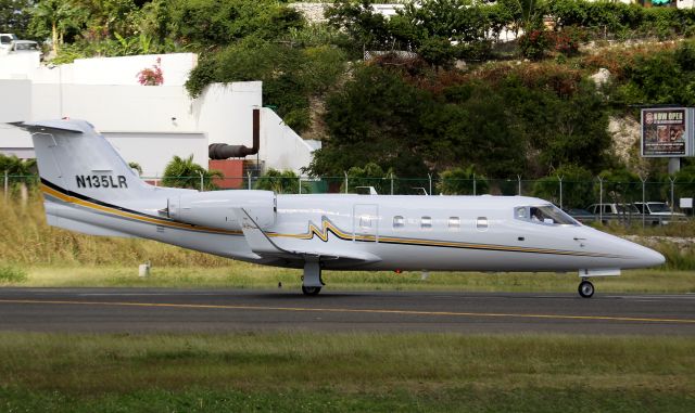 Learjet 55 (N135LR)