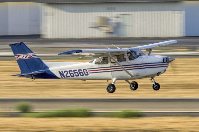 Cessna Skyhawk (N2656G) - Cessna 172R at Livermore Municipal Airport (CA). July 2021