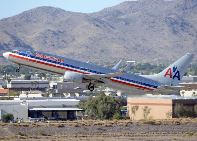 Boeing 737-800 (N922AN)