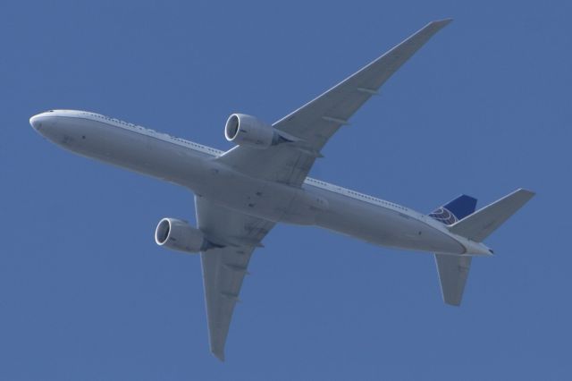 BOEING 737-300 (N2243U) - February 26, 2024br /United flight 988 from Frankfurt, flew over Frederick Airport on its way to Washington Dulles