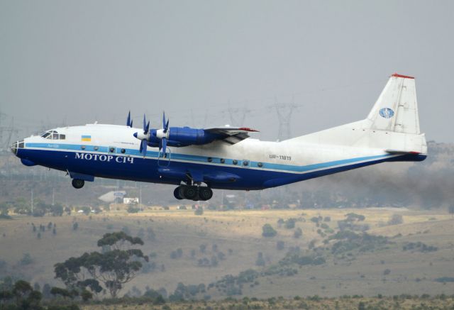 Antonov An-12 (UR-11819)