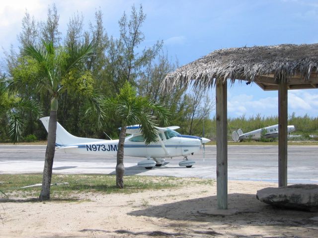 Cessna Skylane (N973JM) - Clearing customs at Chubb Cay in the Bahamas