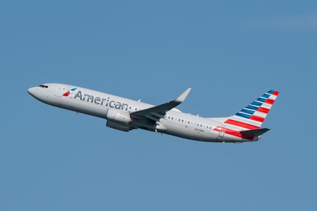 Boeing 737-800 (N909NN)