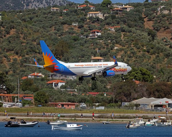 Boeing 737-800 (G-JZBP) - Landing above the mini-port.