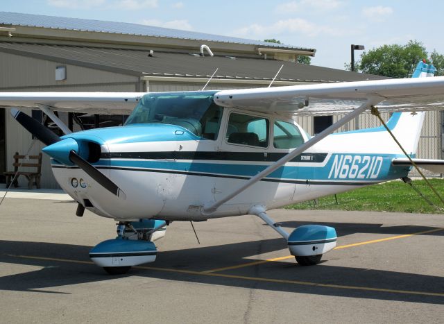 Cessna Skyhawk (N6621D)