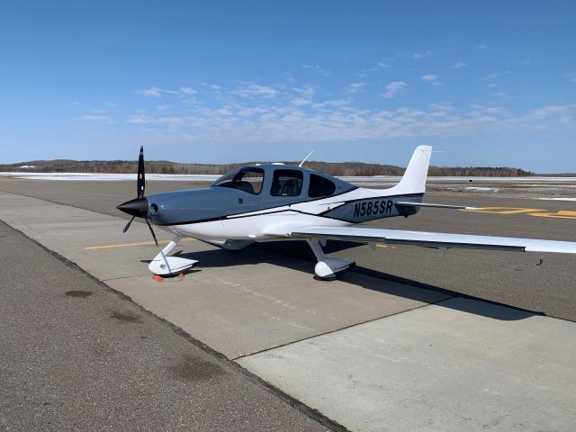 Cirrus SR-22 (N585SR)