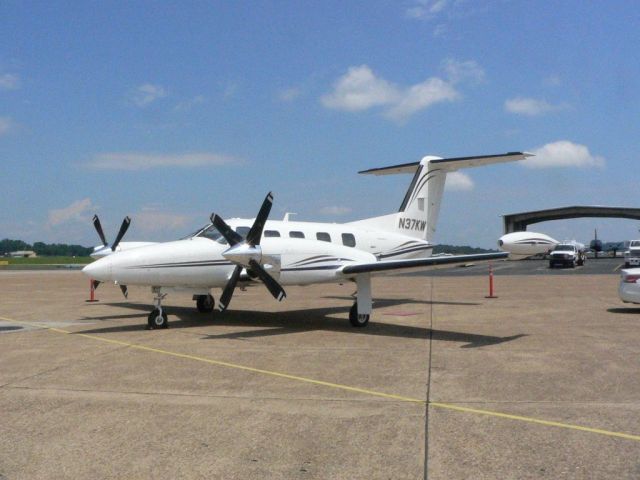 Piper Cheyenne 400 (N37KW) - Visiting KTYS