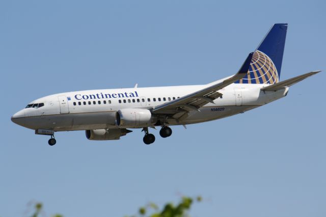 Boeing 737-500 (N14629) - Landing At Lester B.Pearson Intl Airport,CYYZ/YYZ