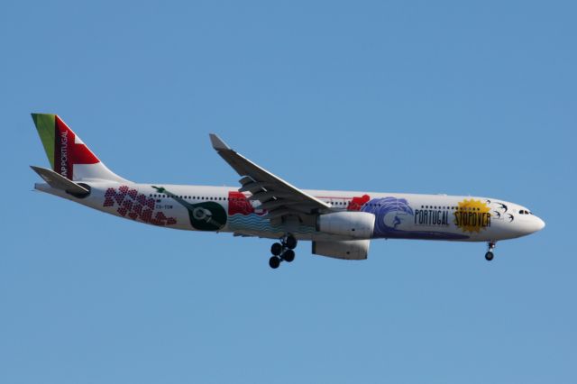 Airbus A330-300 (CS-TOW)