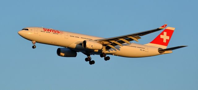 Airbus A330-200 (HB-JHI)