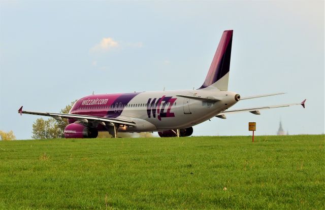 Airbus A320 (HA-LWN) - Spotting EPLB