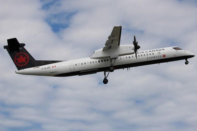 de Havilland Dash 8-400 (C-GJZD) - 17/05/2024