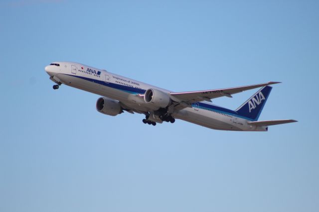 BOEING 777-300ER (JA790A) - ANA 777-300ER departing runway 28R at Chicago O'hare to Tokyo Narita