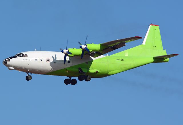 Antonov An-12 (UR-KDM)