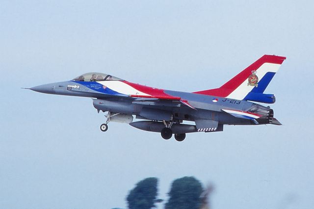 Lockheed F-16 Fighting Falcon (J213)