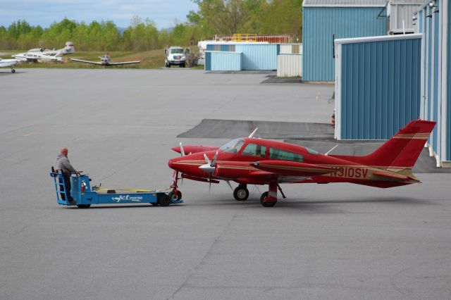 Cessna 310 (N310SV)