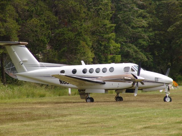 Beechcraft Super King Air 200 (N807SM) - Aurora Air Partners 2007 B200. Taken at Roche Harbor, WA airport June 22, 2008.