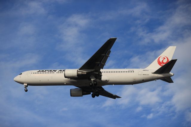 BOEING 767-300 (JA611J) - December 25, 2022:HND-HKD.