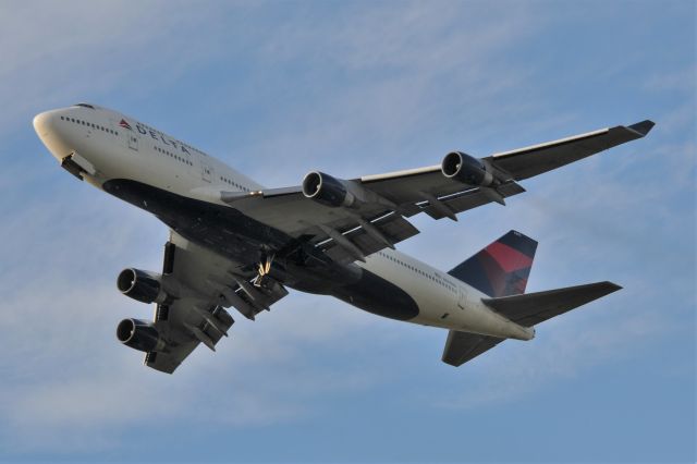 Boeing 747-400 (N665US)