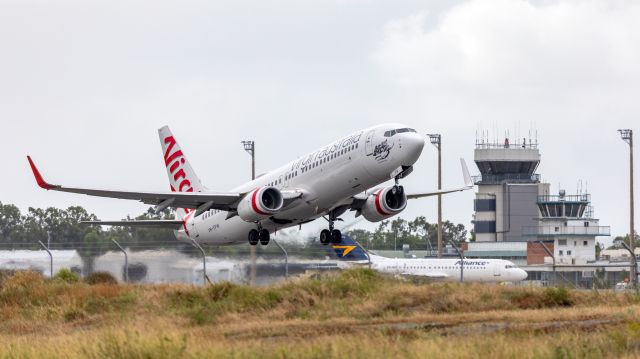 Boeing 737-800 (VH-YFW)