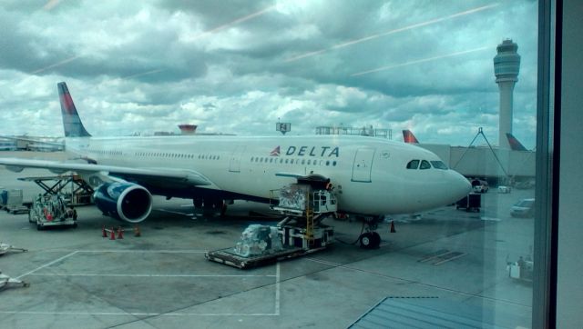 Airbus A330-300 (N829NW) - Beautiful ex-NWA getting ready to go to CDG.