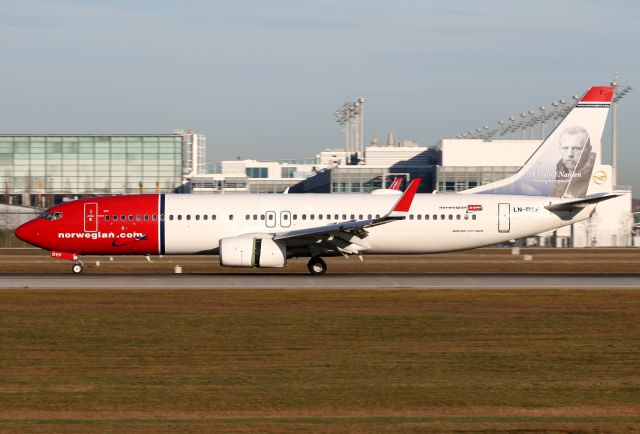 Boeing 737-800 (LN-DYF)