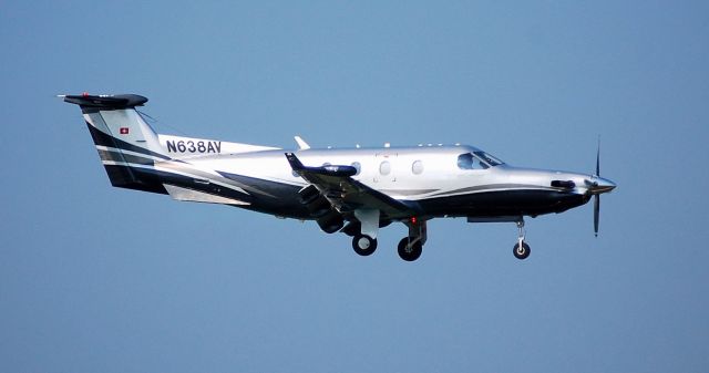 Pilatus PC-12 (N638AV) - Pilatus PC-12 on short final.