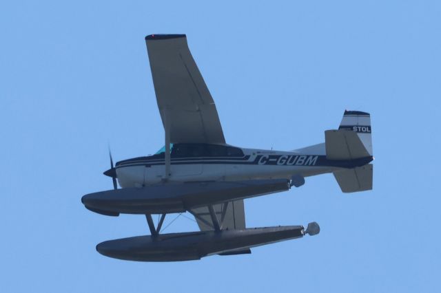 Cessna Skywagon (C-GUBM) - C-GUBM Cessna Skywagon 185-F Survolant le fleuve St-Laurent QC à Lavaltrie le 19-07-2024 à 10:00