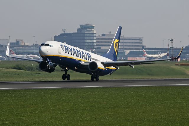 Boeing 737-800 (EI-EKY) - Morning departure back home for the Shannon based EI-EKY as RYR4776