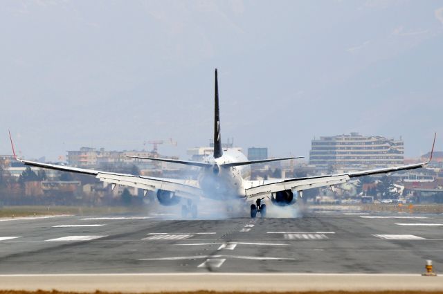 Boeing 737-800 (OE-LNT)