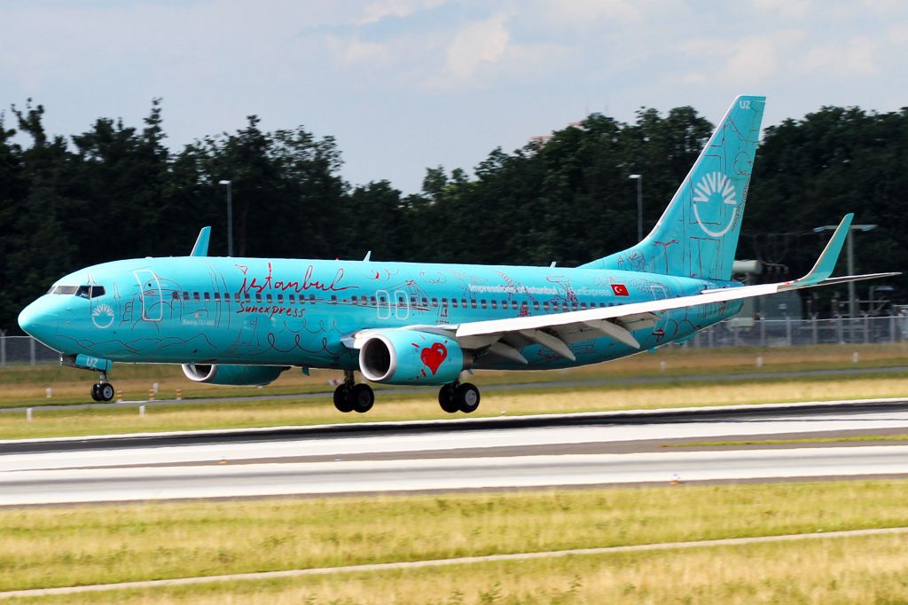 Boeing 737-800 (TC-SUZ)