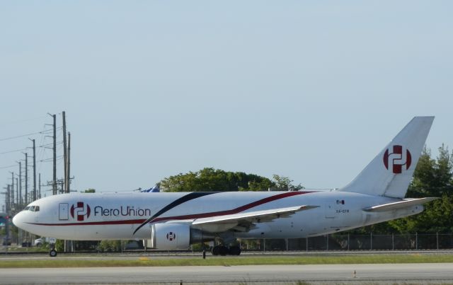 BOEING 767-200 (XA-EFR)