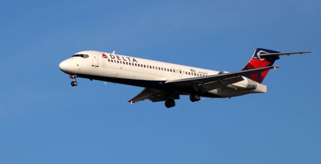 Boeing 717-200 (N938AT) - On final is this 2006 Delta Airlines Boeing 717-2BD from the Autumn of 2020.