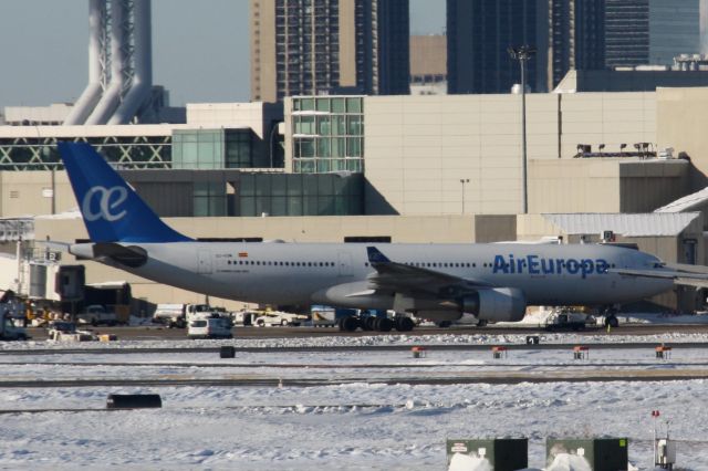 Airbus A330-200 (EC-KOM) - JFK weather diversion